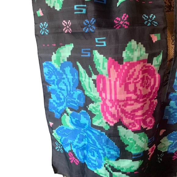Vintage Oblong, Pixelated, Floral Scarf - Picture 3 of 8